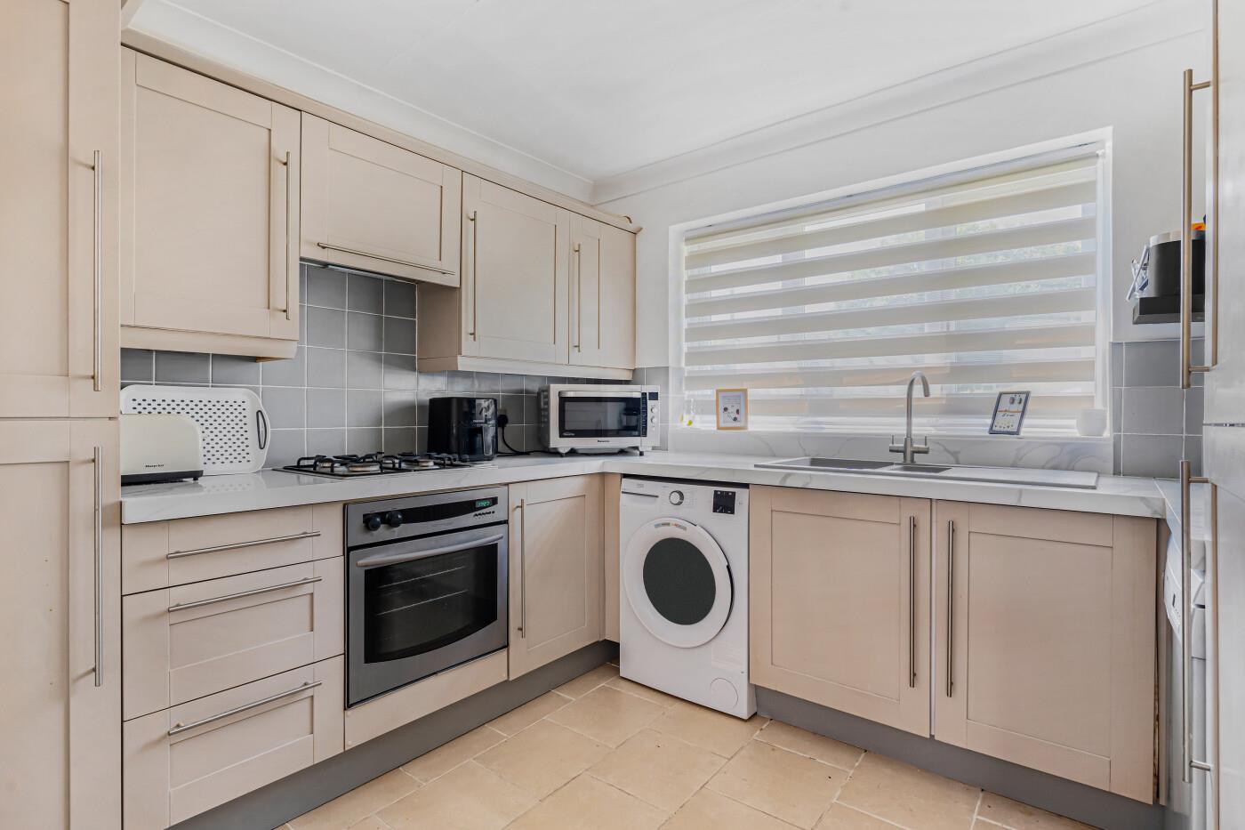 2 bed property in Deanfield Road, Henley-On-Thames